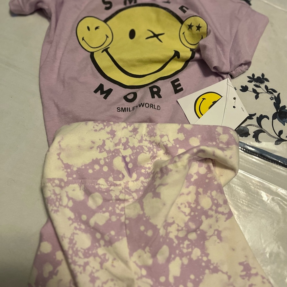 NWT children size 2T Emjoi Smiley World  face short set